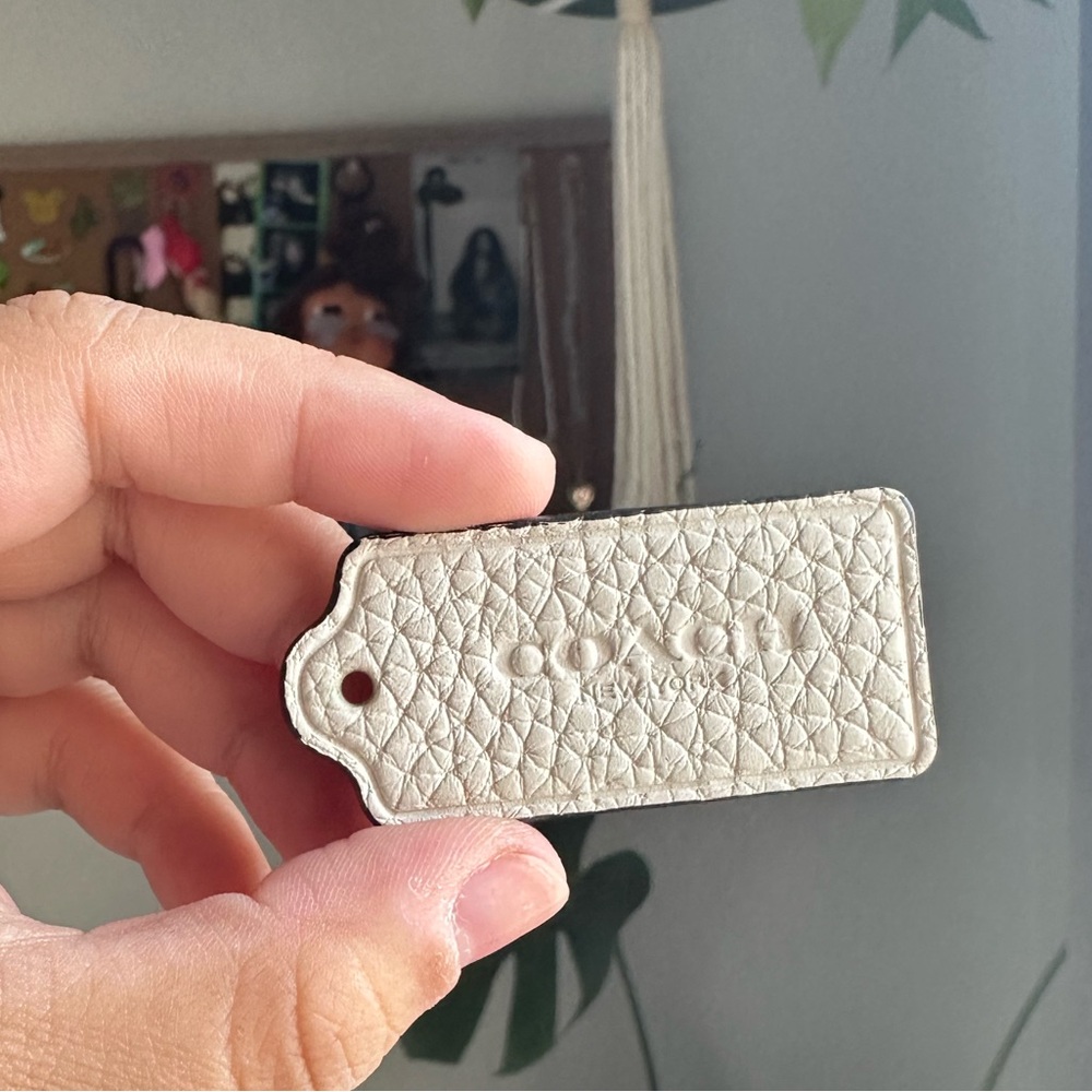 Coach Pebble Leather Hangtag